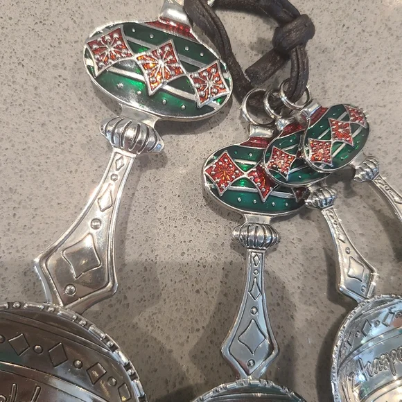 Holiday Theme Silver Measuring Spoons with Green and Red Accents - Picture 2 of 6